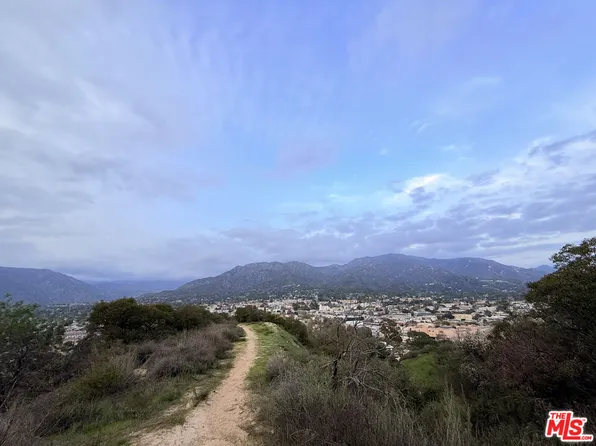 9745 N Estaban Way, Tujunga, CA 91042