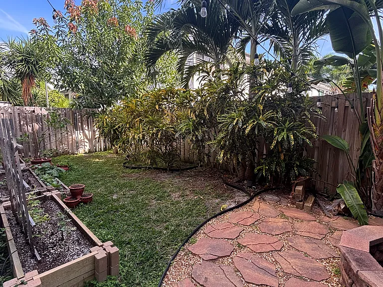 3901 Coral Heights Way — Photo 23