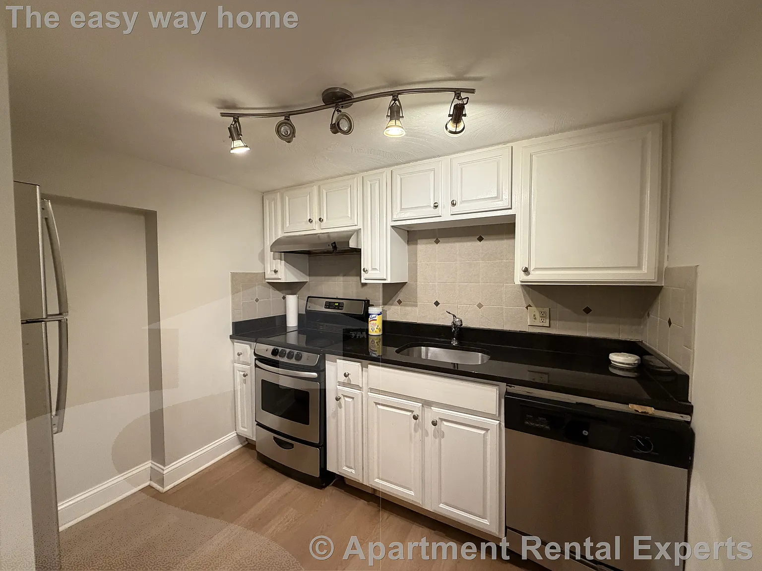 2 bed, 9999 sqft, $2,400 — Photo 1