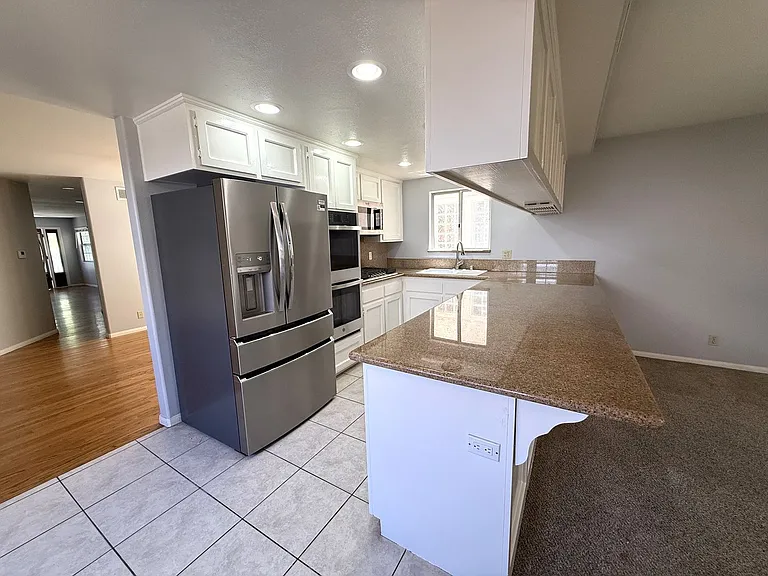 432 E Ave — Photo 8