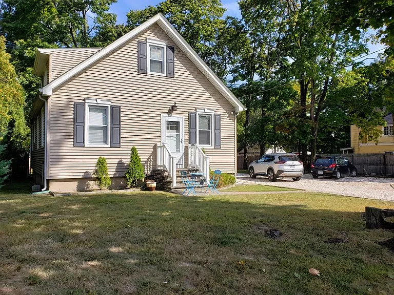 328 Oakwood Rd #2 — Photo 8
