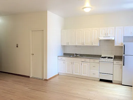 Rented by Renetta Real Estate | media 63