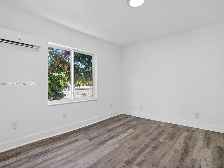 1630 SW 10th St #5 — Photo 9