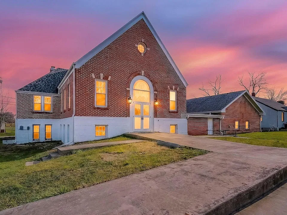 206 N Main St
