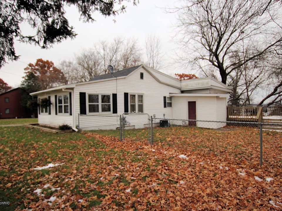 1st image of 6910 W Lake Dr