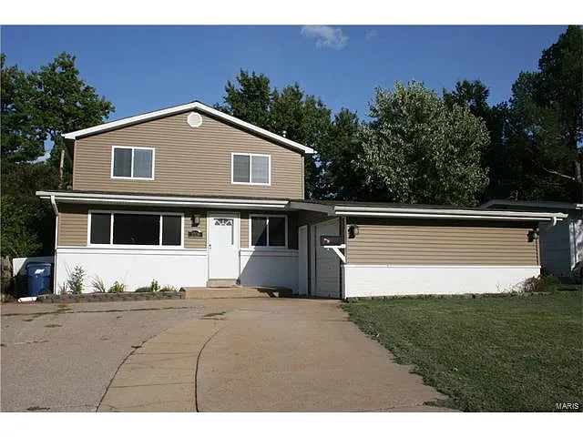 3320 Lansing Dr photo 1