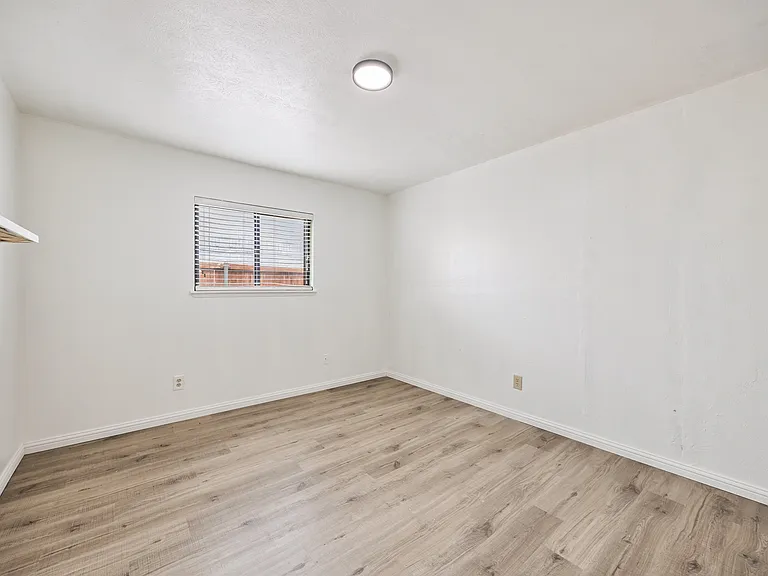 2933 Silverdale Ln — Photo 15