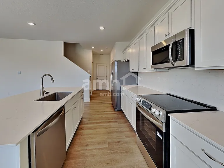 962 Heritage Blvd — Photo 3