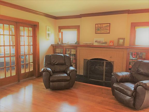 3rd image of 431 Paris Ave