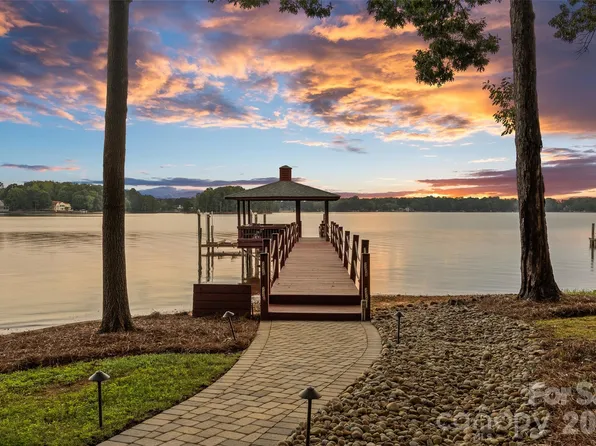 16109 N Point Rd, Huntersville, NC 28078