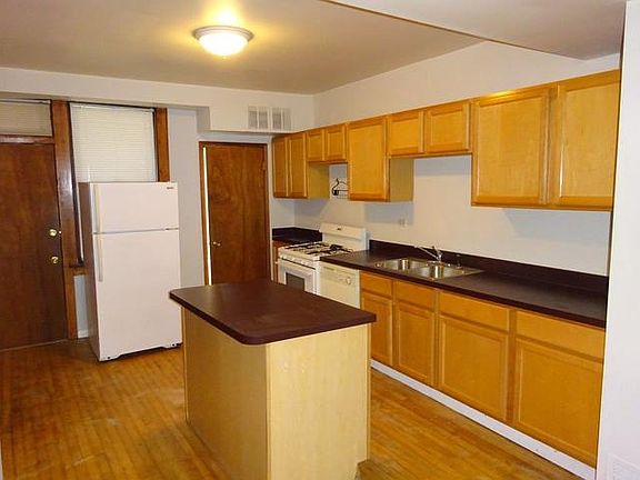 2nd image of 2039 W McLean Ave #G