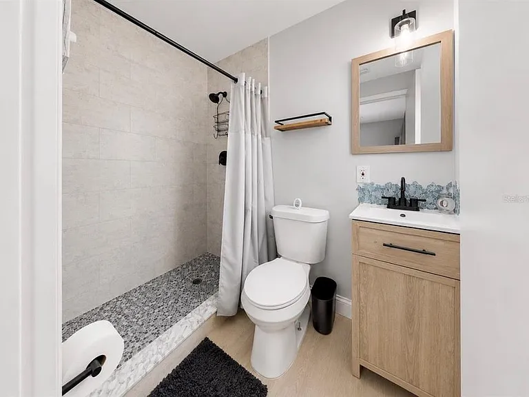 4933 Victoria Dr — Photo 14