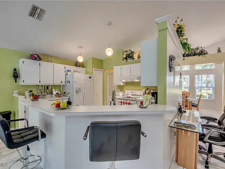 4406 SW 25th Ave — Photo 9