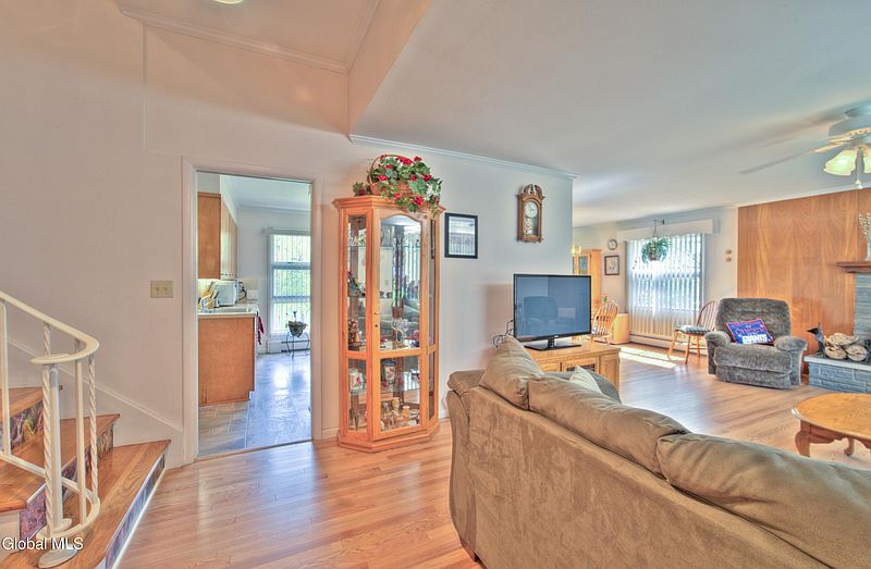 2nd image of 10 Woodland Drive