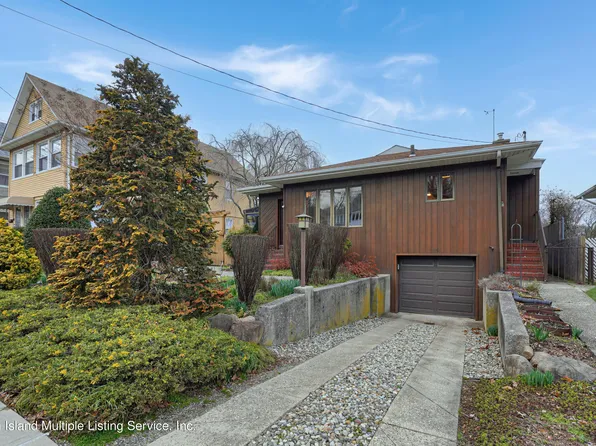 395 Little Clove Rd, Staten Island, NY 10301