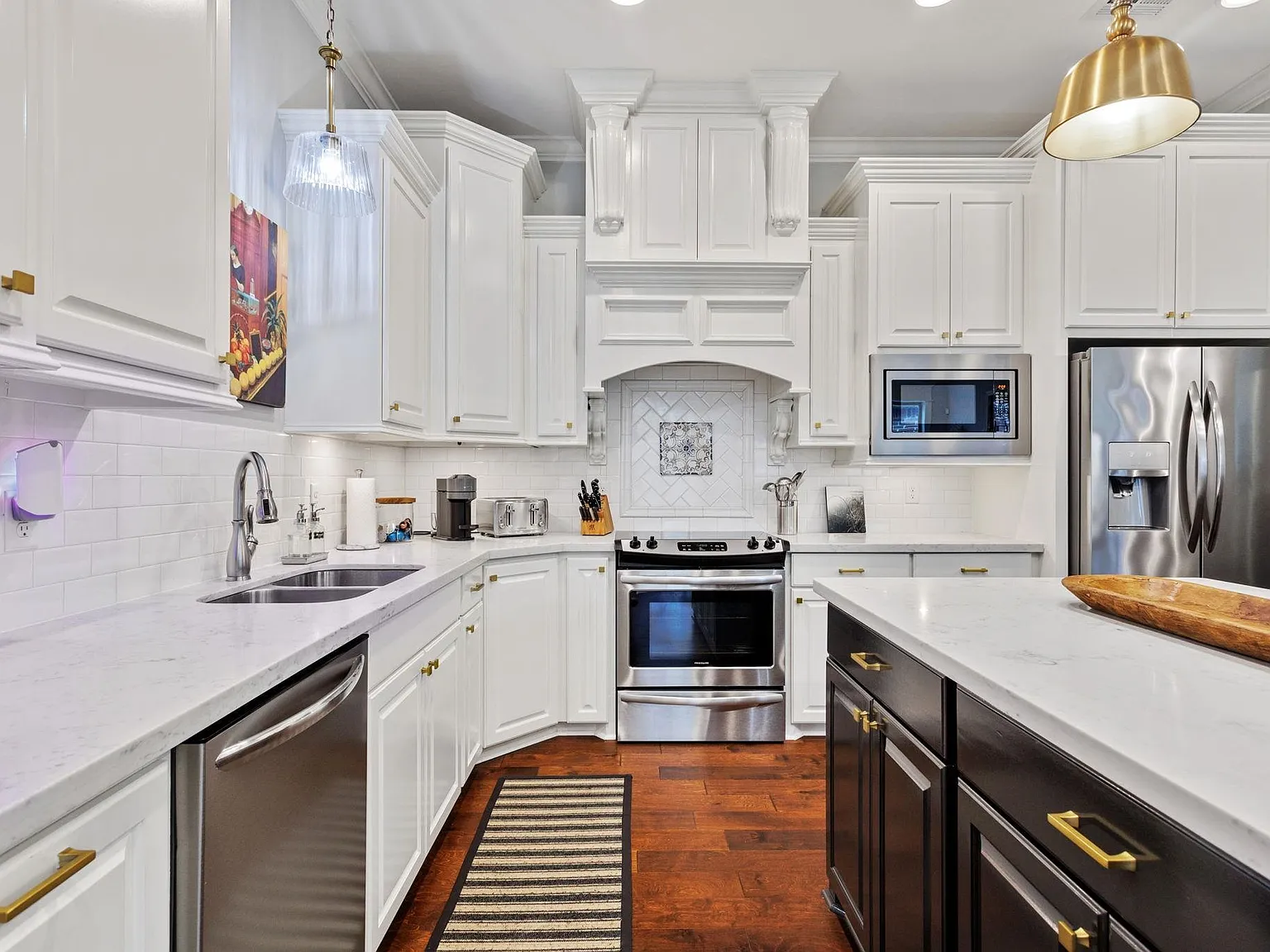 3 bed, 2.5 bath, 2050 sqft, $2,400 — Photo 4