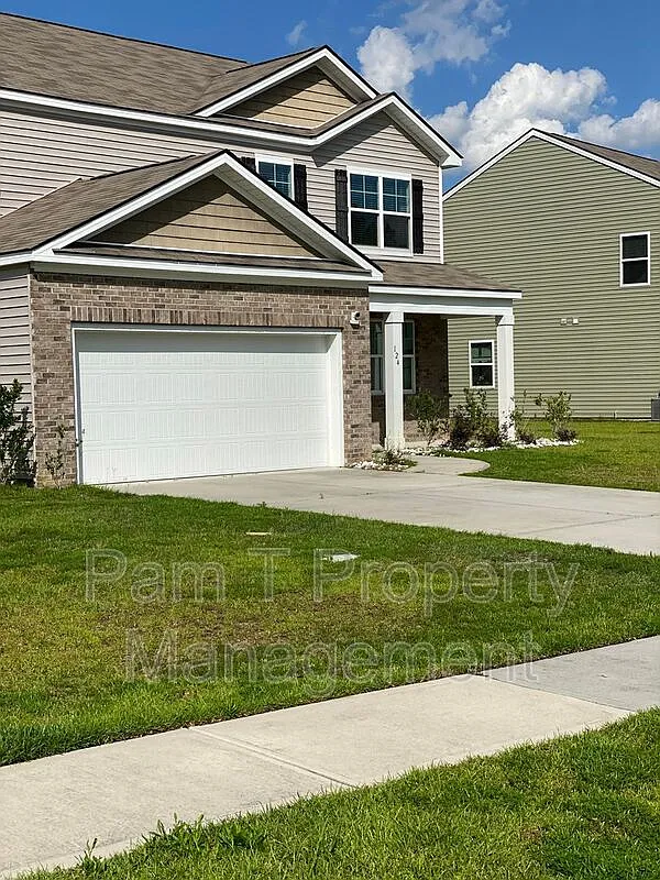 5 bed, 3.5 bath, 2721 sqft, $2,759 — Photo 3