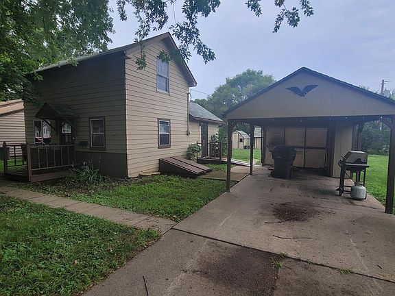 3rd image of 309 1st St SE