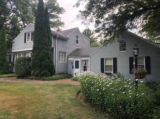 4390 S Hilltop Rd, Chagrin Falls, OH 44022