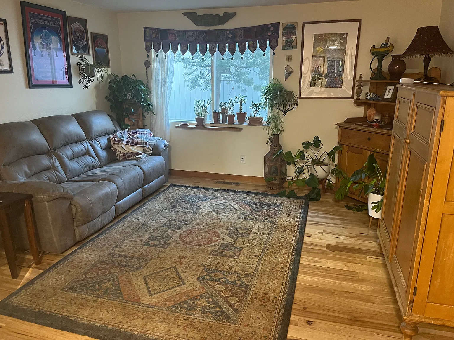 2 bed, 975 sqft, $2,700 — Photo 2