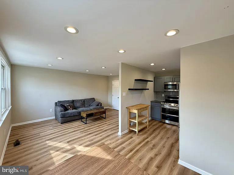 10838 Lockart Ct — Photo 5