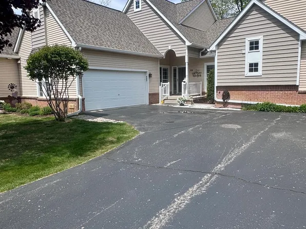 98 Fox Hollow Dr, Metamora, MI 48455