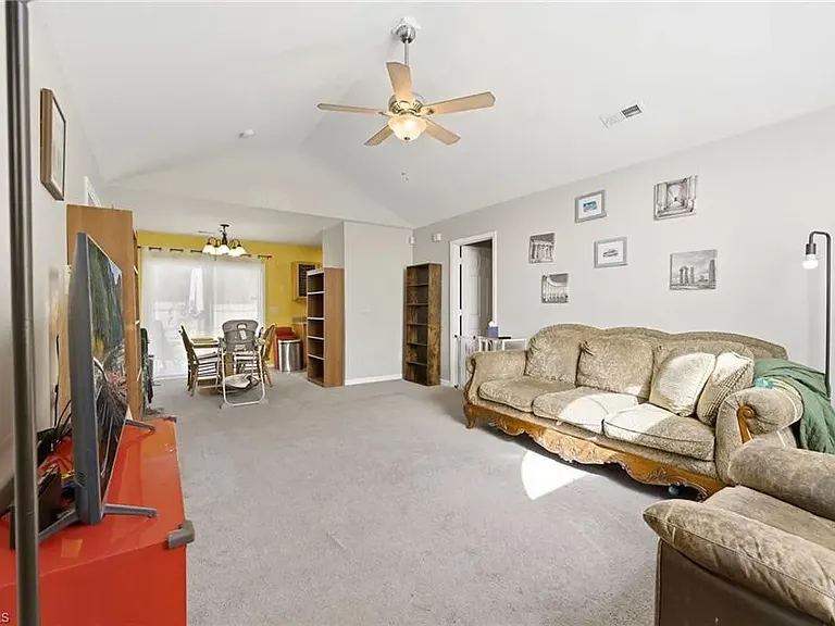 11 Franklinwood Dr — Photo 4