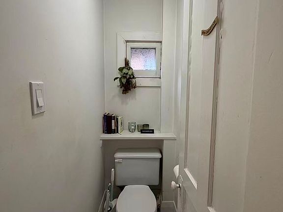 3rd image of 108 Admiral Rd #4