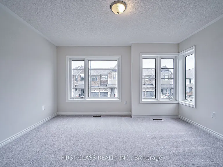 61 Kenneth Rogers Cres — Photo 24