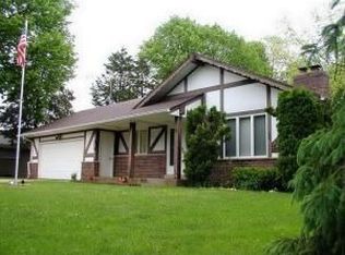 316 Green Bay Rd, Thiensville, WI 53092