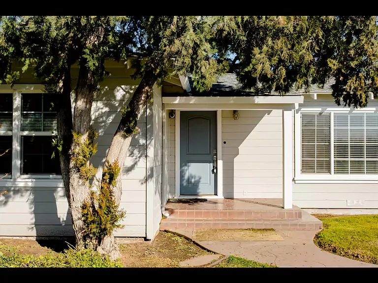 12256 Sante Fe Ave — Photo 17