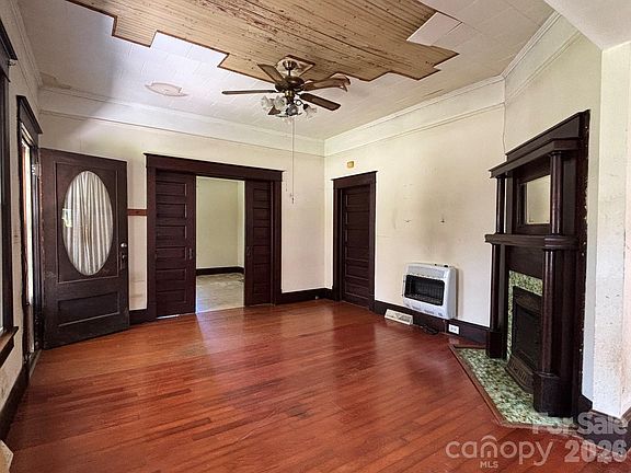 4th image of 1612 N Main St