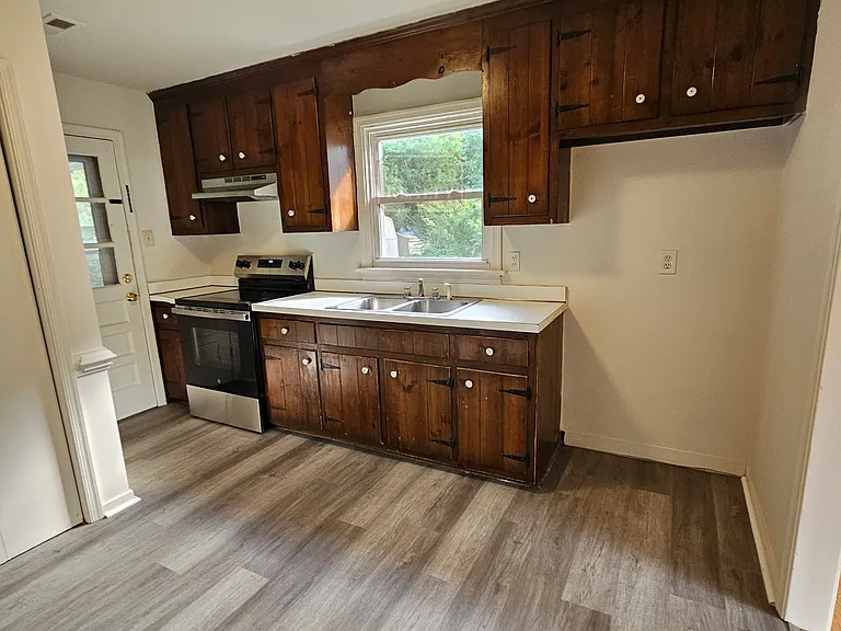 129 N Fern Ave — Photo 5
