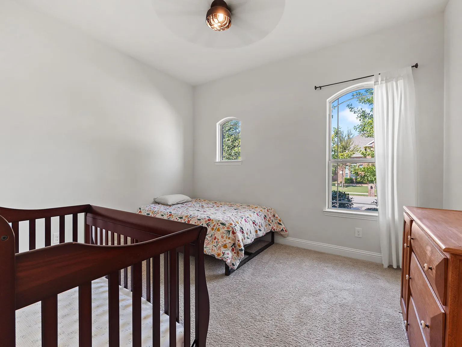 3 bed, 2200 sqft, $2,300 — Photo 4