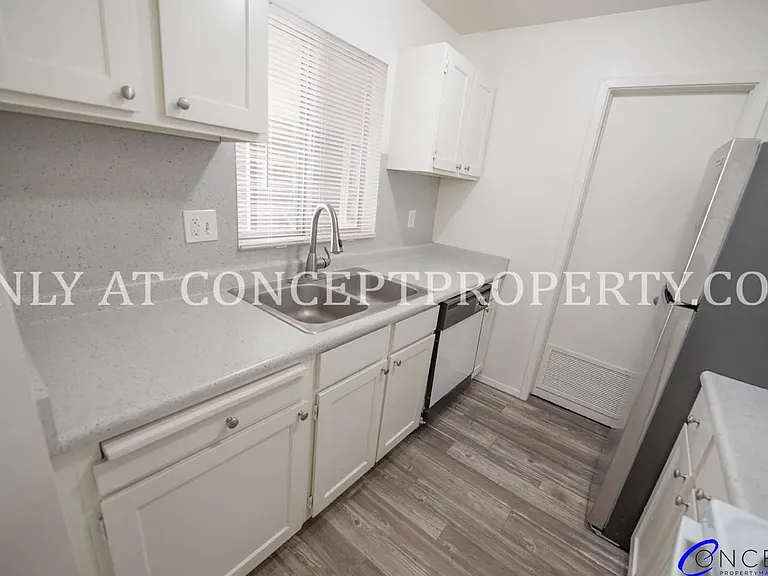 Foothill Terrace — Photo 14