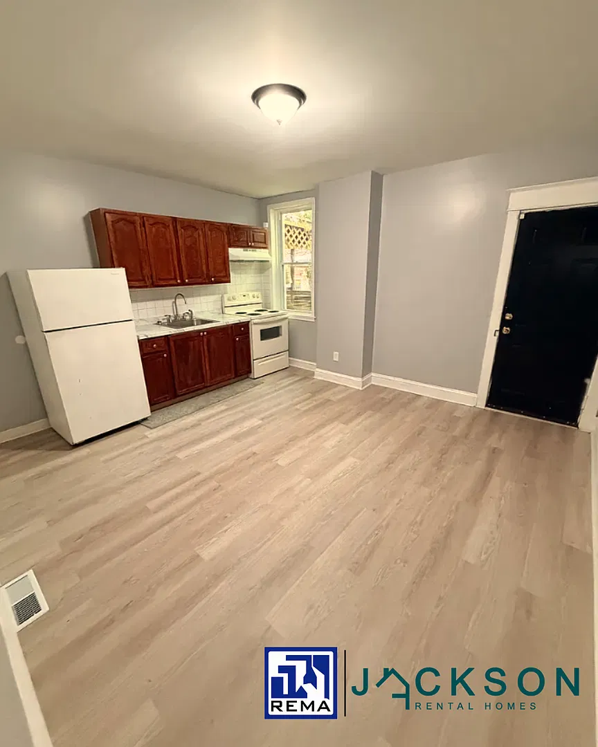 6132 Glenmore Ave., 2 bedrooms, 1 bathroom for $1,299/month — Photo 2