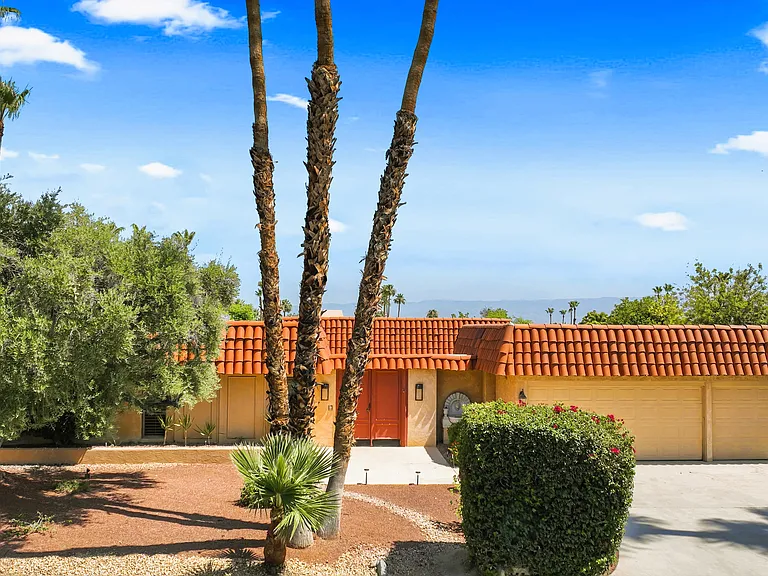 4 Bed with Private Patios, Pool & Spa, Fully Furnished. (Negotiable on some furniture removal.) Maintenance Included: Owner covers gardener and pool maintenance.72816 Mesa View Dr, Palm Desert