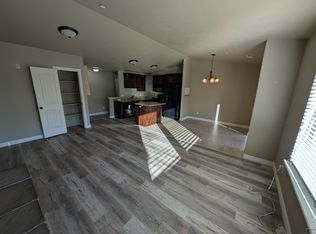 909 S Main St APT L, Layton, UT 84041