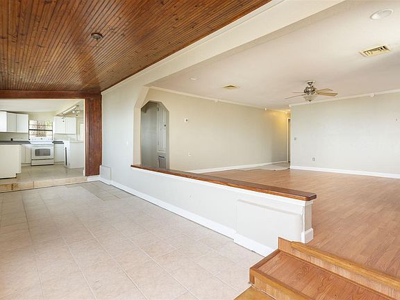 4th image of 4518 Hickory Shores Blvd