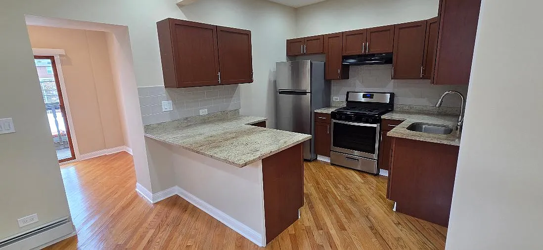 1 bed, 800 sqft, $1,600 — Photo 2
