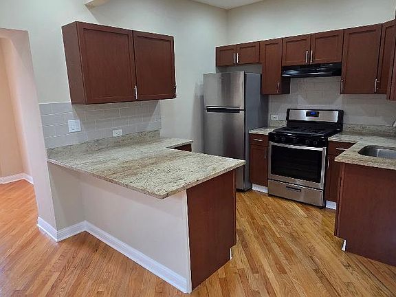 2nd image of 3242 S Princeton Ave #2R