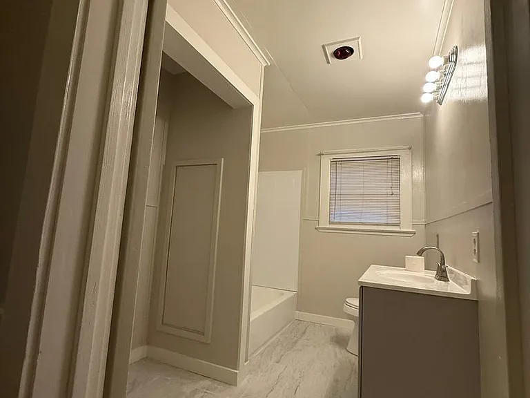 313 Saint Thomas St — Photo 7