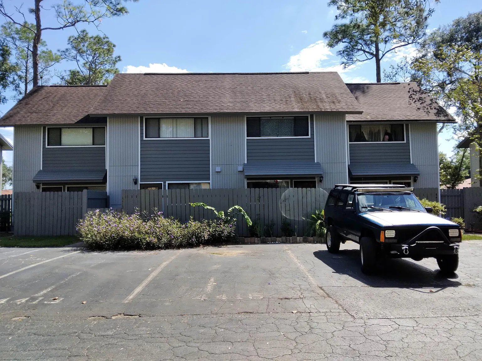 2 bed, 1.5 bath, 938 sqft, $1,595 — Photo 2