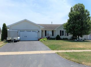 613 Cranbrook Ln, Mount Morris, IL 61054