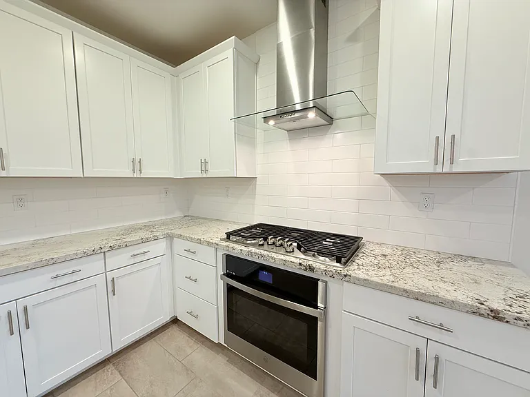 12920 Knightsbrook Ave — Photo 9