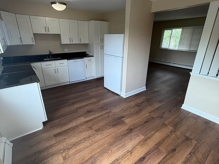 573 Pershing Ave #F — Photo 3