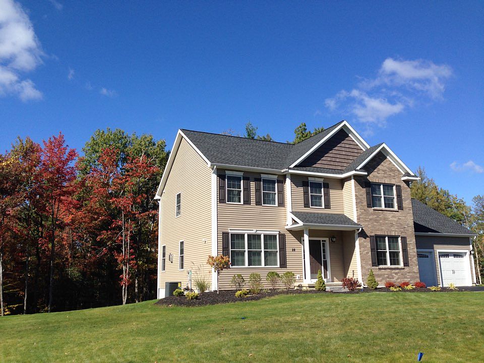 1st image of 28 Stone Crest Dr