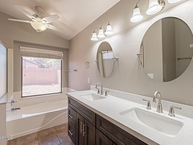 491 E Devon Dr — Photo 18