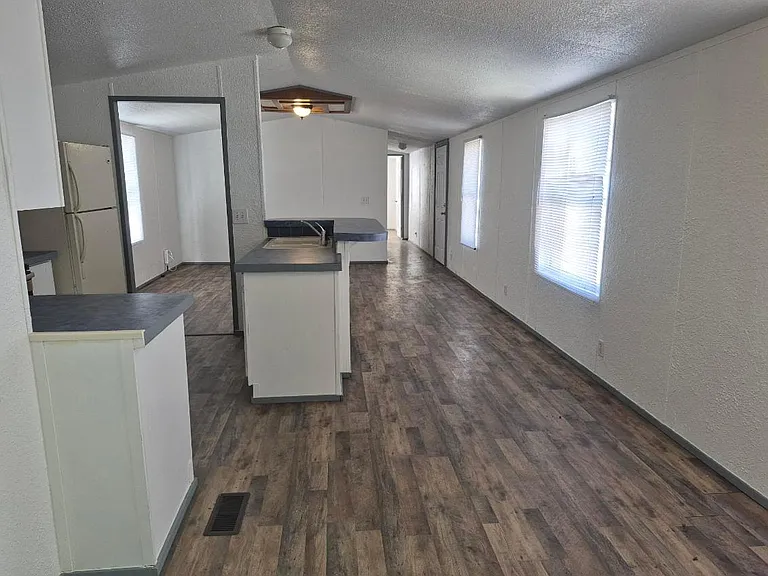 209 S Avenue B — Photo 7