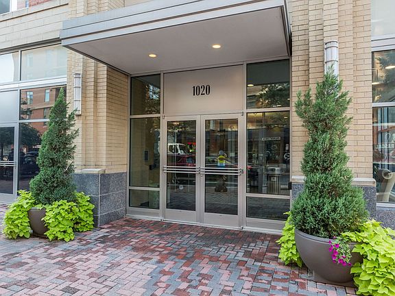 5th image of 1020 N Highland St Unit 301